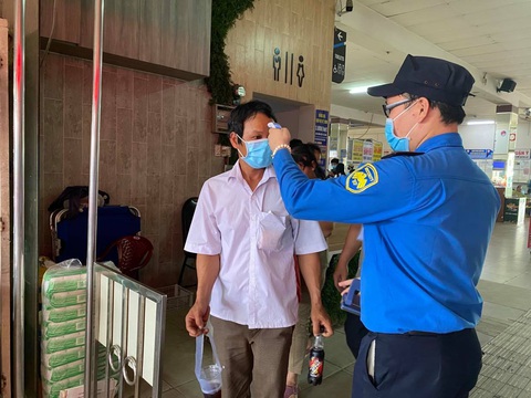 TP.HCM yêu cầu các nhà xe không chở người nhập cảnh trái phép để phòng dịch - Ảnh 1. TP.HCM yêu cầu các nhà xe không chở người nhập cảnh trái phép để phòng dịch - Ảnh 1.