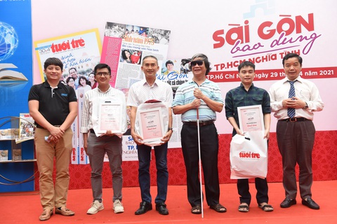 Trao giải Sài Gòn bao dung - TP.HCM nghĩa tình: Thầy ơi, hôm nay con rất vui - Ảnh 9. Trao giải Sài Gòn bao dung - TP.HCM nghĩa tình: Thầy ơi, hôm nay con rất vui - Ảnh 9.