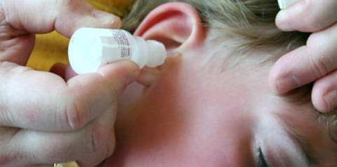Đề phòng bị viêm tai ngoài mùa nóng - Ảnh 1. Đề phòng bị viêm tai ngoài mùa nóng - Ảnh 1.