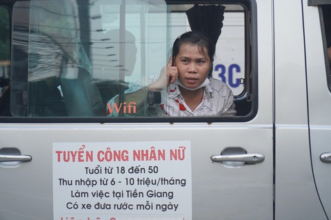 Kẹt xe tại cầu Rạch Miễu, CSGT phải chặn xe, biến cầu thành đường một chiều - Ảnh 2. Kẹt xe tại cầu Rạch Miễu, CSGT phải chặn xe, biến cầu thành đường một chiều - Ảnh 2.