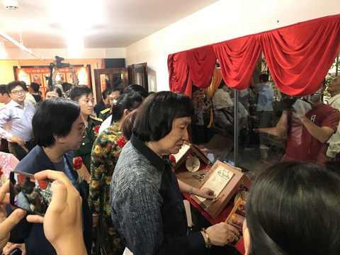Phi Điểu, Thanh Vy, Minh Vương, Thoại Miêu… chúc mừng ra mắt phòng truyền thống cải lương - Ảnh 5. Phi Điểu, Thanh Vy, Minh Vương, Thoại Miêu… chúc mừng ra mắt phòng truyền thống cải lương - Ảnh 5.