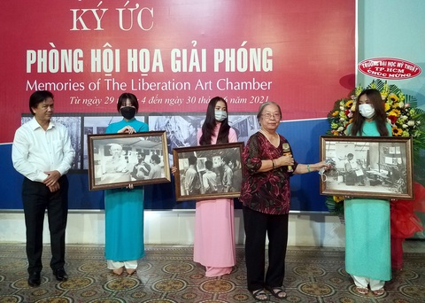 Những hình ảnh một thời họa sĩ sáng tác dưới mưa bom bão đạn - Ảnh 1. Những hình ảnh một thời họa sĩ sáng tác dưới mưa bom bão đạn - Ảnh 1.