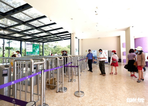Lo khách nghỉ lễ dồn đến Đà Lạt giữa cao điểm dịch COVID-19 - Ảnh 1. Lo khách nghỉ lễ dồn đến Đà Lạt giữa cao điểm dịch COVID-19 - Ảnh 1.