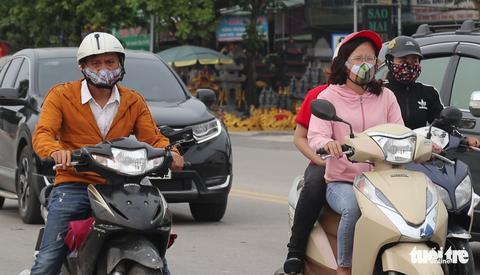 TP Vinh lập 25 tổ xử lý người không đeo khẩu trang từ ngày 30-4 - Ảnh 1. TP Vinh lập 25 tổ xử lý người không đeo khẩu trang từ ngày 30-4 - Ảnh 1.
