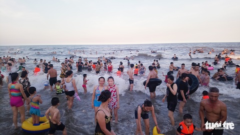 Khách hủy tour đến Sầm Sơn, nhiều chủ cơ sở lưu trú ‘nóng ruột’ - Ảnh 1. Khách hủy tour đến Sầm Sơn, nhiều chủ cơ sở lưu trú ‘nóng ruột’ - Ảnh 1.