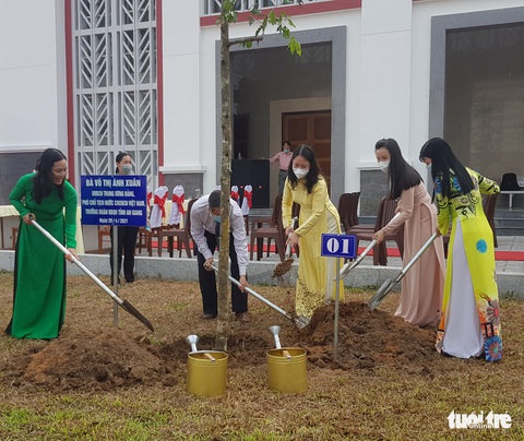 Phó chủ tịch nước Võ Thị Ánh Xuân dự lễ khánh thành cầu Nguyễn Thái Học - Ảnh 5. Phó chủ tịch nước Võ Thị Ánh Xuân dự lễ khánh thành cầu Nguyễn Thái Học - Ảnh 5.