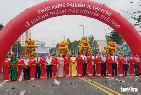 Phó chủ tịch nước Võ Thị Ánh Xuân dự lễ khánh thành cầu Nguyễn Thái Học - Ảnh 4. Phó chủ tịch nước Võ Thị Ánh Xuân dự lễ khánh thành cầu Nguyễn Thái Học - Ảnh 4.
