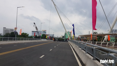 Phó chủ tịch nước Võ Thị Ánh Xuân dự lễ khánh thành cầu Nguyễn Thái Học - Ảnh 2. Phó chủ tịch nước Võ Thị Ánh Xuân dự lễ khánh thành cầu Nguyễn Thái Học - Ảnh 2.