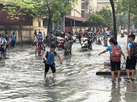 Thêm 8 doanh nghiệp sản xuất giấy bị đình chỉ và phạt 2,2 tỉ đồng vì xả thải vượt quy chuẩn 10 lần - Ảnh 1. Thêm 8 doanh nghiệp sản xuất giấy bị đình chỉ và phạt 2,2 tỉ đồng vì xả thải vượt quy chuẩn 10 lần - Ảnh 1.