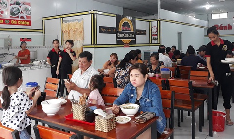 Dịch vụ ăn uống thay đổi nhờ COVID-19 - Ảnh 1. Dịch vụ ăn uống thay đổi nhờ COVID-19 - Ảnh 1.