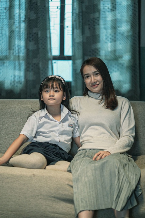 Nhã Phương trở lại với 3 vai diễn: Người mẹ dịu dàng và cô con gái ngổ ngáo - Ảnh 4. Nhã Phương trở lại với 3 vai diễn: Người mẹ dịu dàng và cô con gái ngổ ngáo - Ảnh 4.