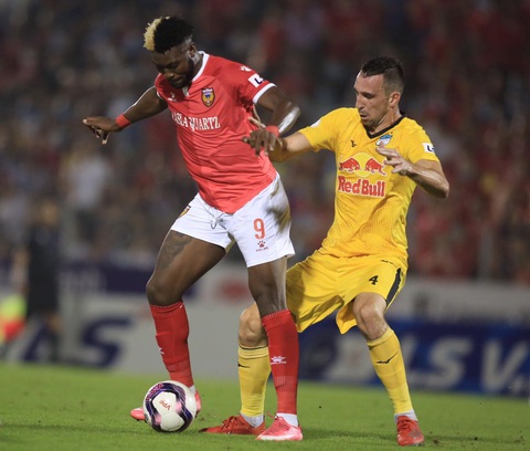 Vòng 7 V-League 2021: Trận cầu ‘điên rồ trên sân Hà Tĩnh - Ảnh 1. Vòng 7 V-League 2021: Trận cầu ‘điên rồ trên sân Hà Tĩnh - Ảnh 1.