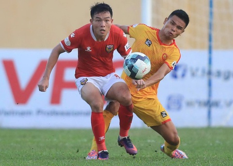 Vòng 7 V-League 2021: Trận cầu ‘điên rồ trên sân Hà Tĩnh - Ảnh 2. Vòng 7 V-League 2021: Trận cầu ‘điên rồ trên sân Hà Tĩnh - Ảnh 2.