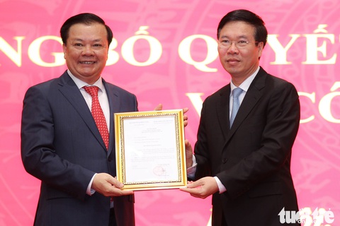 Tân Bí thư Thành ủy Hà Nội Đinh Tiến Dũng hứa gương mẫu và nỗ lực hết mình - Ảnh 1. Tân Bí thư Thành ủy Hà Nội Đinh Tiến Dũng hứa gương mẫu và nỗ lực hết mình - Ảnh 1.