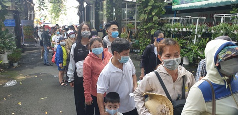 Siêu thị, khu vui chơi đông nghịt, nhiều nơi thừa nhận không thể giãn cách phòng dịch - Ảnh 3. Siêu thị, khu vui chơi đông nghịt, nhiều nơi thừa nhận không thể giãn cách phòng dịch - Ảnh 3.