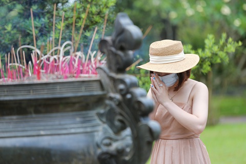 Khách sạn 3-5 sao tại Huế kín chỗ 80%, du khách vui chơi khẩu trang bịt kín - Ảnh 6. Khách sạn 3-5 sao tại Huế kín chỗ 80%, du khách vui chơi khẩu trang bịt kín - Ảnh 6.