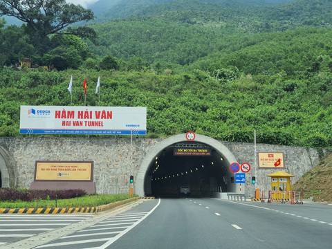 Thừa Thiên Huế kiến nghị lùi tăng phí qua trạm Bắc Hải Vân đến 1-6 chứ không phải 1-5 - Ảnh 1. Thừa Thiên Huế kiến nghị lùi tăng phí qua trạm Bắc Hải Vân đến 1-6 chứ không phải 1-5 - Ảnh 1.