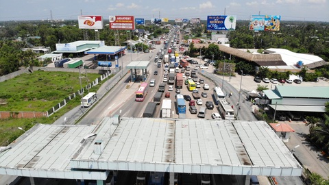 Đường về miền Tây kẹt cứng từ sáng đến chiều - Ảnh 3. Đường về miền Tây kẹt cứng từ sáng đến chiều - Ảnh 3.
