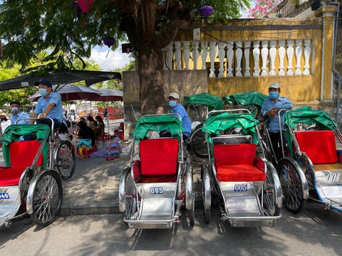 Phố cổ Hội An ‘đứng hình’ ngày đầu tiên nghỉ lễ - Ảnh 7. Phố cổ Hội An ‘đứng hình’ ngày đầu tiên nghỉ lễ - Ảnh 7.