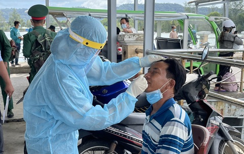 Phú Quốc lấy mẫu xét nghiệm COVID-19 ngẫu nhiên trong cộng đồng - Ảnh 1. Phú Quốc lấy mẫu xét nghiệm COVID-19 ngẫu nhiên trong cộng đồng - Ảnh 1.
