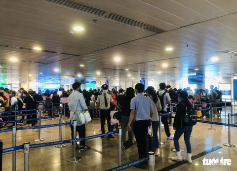 Khách đi lại đông đúc dịp 30-4, Tân Sơn Nhất hóa giải ùn tắc ra sao? - Ảnh 5. Khách đi lại đông đúc dịp 30-4, Tân Sơn Nhất hóa giải ùn tắc ra sao? - Ảnh 5.