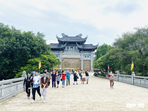 Lo ngại COVID-19, Đồ Sơn, Sa Pa, chùa Bái Đính... vắng khách sáng 30-4 - Ảnh 5. Lo ngại COVID-19, Đồ Sơn, Sa Pa, chùa Bái Đính... vắng khách sáng 30-4 - Ảnh 5.