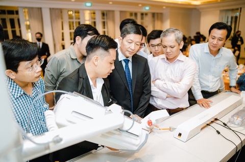 Hội thảo ra mắt hệ thống robot can thiệp mạch máu tại Việt Nam - Ảnh 2. Hội thảo ra mắt hệ thống robot can thiệp mạch máu tại Việt Nam - Ảnh 2.