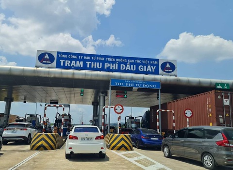 Cao tốc xả trạm, đường sá đầu TP.HCM thở phào thông thoáng trở lại - Ảnh 4. Cao tốc xả trạm, đường sá đầu TP.HCM thở phào thông thoáng trở lại - Ảnh 4.