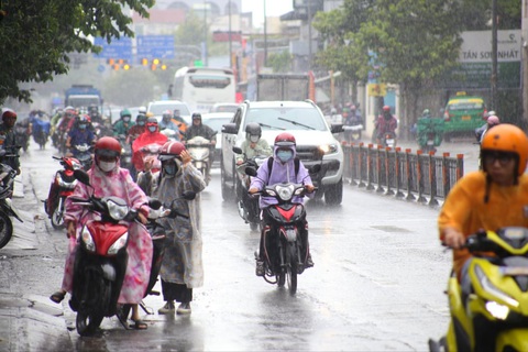 Mưa giữa trưa, Sài Gòn mát mẻ dễ chịu - Ảnh 7. Mưa giữa trưa, Sài Gòn mát mẻ dễ chịu - Ảnh 7.
