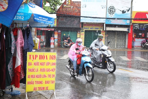 Mưa giữa trưa, Sài Gòn mát mẻ dễ chịu - Ảnh 5. Mưa giữa trưa, Sài Gòn mát mẻ dễ chịu - Ảnh 5.