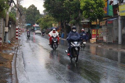 Mưa giữa trưa, Sài Gòn mát mẻ dễ chịu - Ảnh 8. Mưa giữa trưa, Sài Gòn mát mẻ dễ chịu - Ảnh 8.