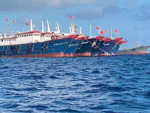 Philippines tố Trung Quốc muốn chiếm thêm nhiều khu vực nữa ở Biển Đông - Ảnh 1. Philippines tố Trung Quốc muốn chiếm thêm nhiều khu vực nữa ở Biển Đông - Ảnh 1.