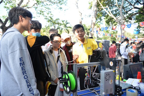 Ngày hội tư vấn tuyển sinh - hướng nghiệp tại Cần Thơ: Nhiều thông tin mới bổ ích - Ảnh 10. Ngày hội tư vấn tuyển sinh - hướng nghiệp tại Cần Thơ: Nhiều thông tin mới bổ ích - Ảnh 10.