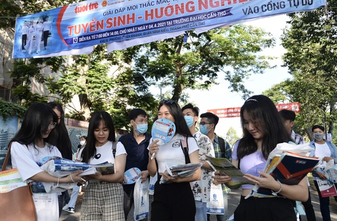 Ngày hội tư vấn tuyển sinh - hướng nghiệp tại Cần Thơ: Nhiều thông tin mới bổ ích - Ảnh 8. Ngày hội tư vấn tuyển sinh - hướng nghiệp tại Cần Thơ: Nhiều thông tin mới bổ ích - Ảnh 8.