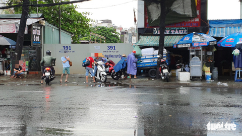TP.HCM: Tổ liên ngành lập chốt, nhà xe dùng chiêu vườn không nhà trống để đối phó - Ảnh 3.