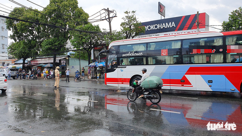 TP.HCM: Tổ liên ngành lập chốt, nhà xe dùng chiêu vườn không nhà trống để đối phó - Ảnh 4.