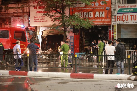Cháy cửa hàng đồ sơ sinh ở Hà Nội: 4 người thiệt mạng - Ảnh 10. Cháy cửa hàng đồ sơ sinh ở Hà Nội: 4 người thiệt mạng - Ảnh 10.