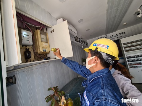 Tiền điện tăng mạnh bất thường, phản ánh ở đâu? - Ảnh 1. Tiền điện tăng mạnh bất thường, phản ánh ở đâu? - Ảnh 1.