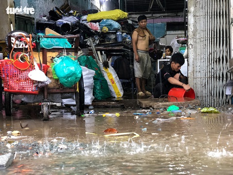 Mới mưa ‘sương sương’, dân đường Nguyễn Hữu Cảnh đã bị bì bõm - Ảnh 5. Mới mưa ‘sương sương’, dân đường Nguyễn Hữu Cảnh đã bị bì bõm - Ảnh 5.