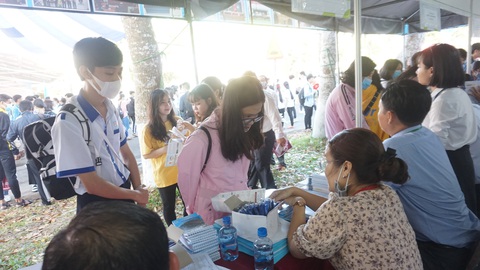 Học luật là học thuộc lòng sách luật? - Ảnh 1. Học luật là học thuộc lòng sách luật? - Ảnh 1.
