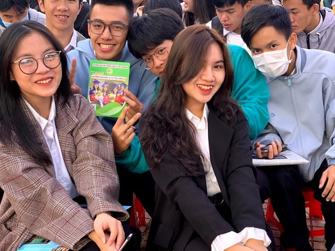 Bộ GD-ĐT công bố mẫu phiếu đăng ký thi tốt nghiệp và xét tuyển đại học năm 2021 - Ảnh 1. Bộ GD-ĐT công bố mẫu phiếu đăng ký thi tốt nghiệp và xét tuyển đại học năm 2021 - Ảnh 1.