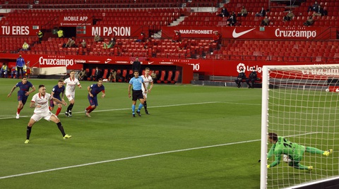 Jan Oblak lần thứ hai liên tiếp cản phạt đền, Atletico Madrid vẫn thua Sevilla - Ảnh 2. Jan Oblak lần thứ hai liên tiếp cản phạt đền, Atletico Madrid vẫn thua Sevilla - Ảnh 2.