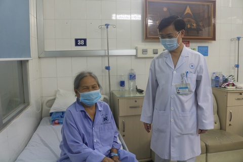 Phẫu thuật cứu sống bà cụ 98 tuổi bị nhồi máu cơ tim - Ảnh 1. Phẫu thuật cứu sống bà cụ 98 tuổi bị nhồi máu cơ tim - Ảnh 1.