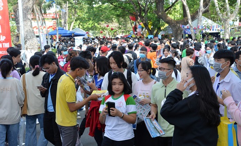 Ngày hội tư vấn tuyển sinh - hướng nghiệp tại Cần Thơ: Nhiều cánh cửa vào đời - Ảnh 1. Ngày hội tư vấn tuyển sinh - hướng nghiệp tại Cần Thơ: Nhiều cánh cửa vào đời - Ảnh 1.