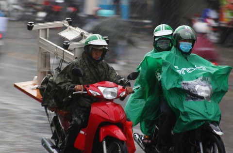 Thời tiết biến động, cả nước đề phòng mưa dông, gió lốc - Ảnh 1. Thời tiết biến động, cả nước đề phòng mưa dông, gió lốc - Ảnh 1.