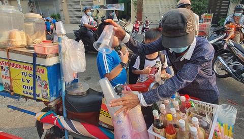 Nhớ lắm, tiếng rao thời nghèo khó - Kỳ 2: Leng keng cà rem dạo - Ảnh 1. Nhớ lắm, tiếng rao thời nghèo khó - Kỳ 2: Leng keng cà rem dạo - Ảnh 1.
