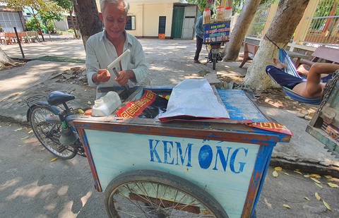 Nhớ lắm, tiếng rao thời nghèo khó - Kỳ 2: Leng keng cà rem dạo - Ảnh 2. Nhớ lắm, tiếng rao thời nghèo khó - Kỳ 2: Leng keng cà rem dạo - Ảnh 2.