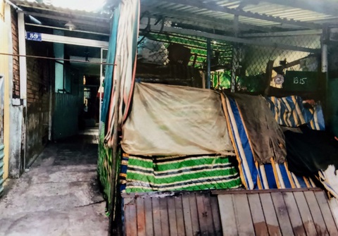 Dân lo khi bị kiốt ‘chợ sắt’ tự phát bít cửa - Ảnh 1. Dân lo khi bị kiốt ‘chợ sắt’ tự phát bít cửa - Ảnh 1.