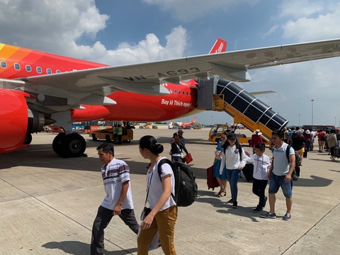 Hàng không ồ ạt bay đến Phú Quốc, giá vé nóng từng ngày - Ảnh 1. Hàng không ồ ạt bay đến Phú Quốc, giá vé nóng từng ngày - Ảnh 1.