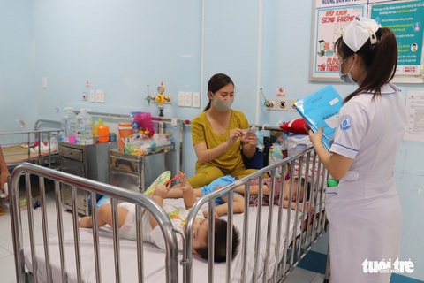 TP.HCM: Bệnh tay chân miệng tiếp tục tăng mạnh, nhiều ca nặng - Ảnh 1. TP.HCM: Bệnh tay chân miệng tiếp tục tăng mạnh, nhiều ca nặng - Ảnh 1.